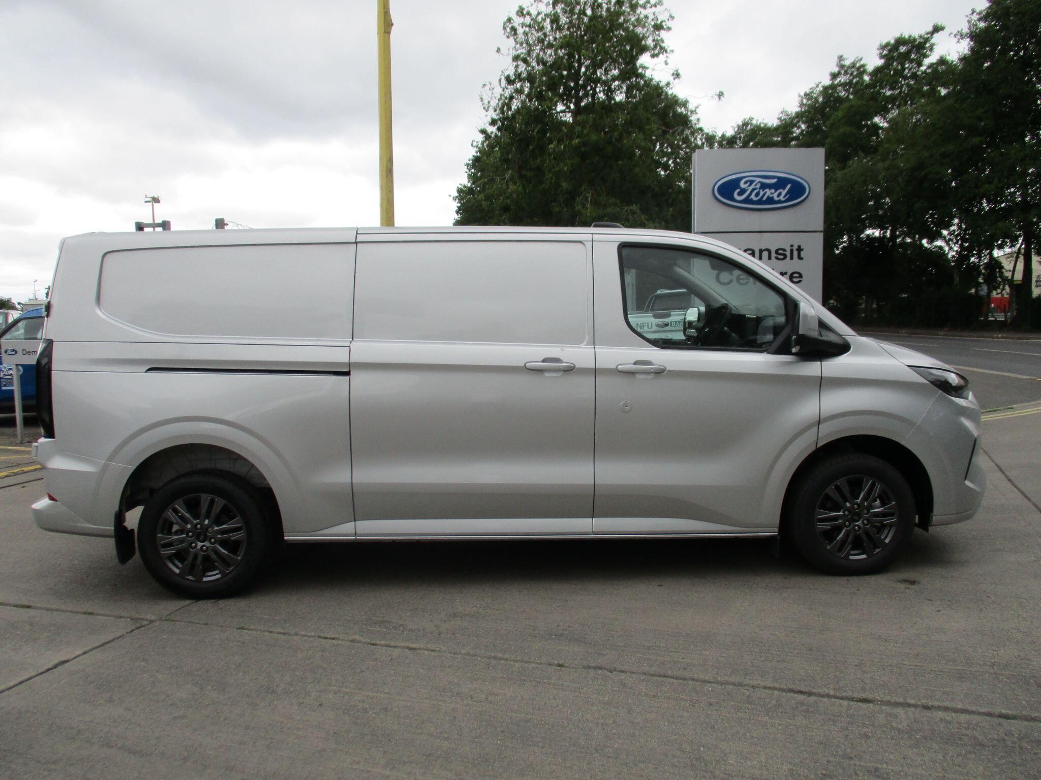 Ford Transit Custom Image 2