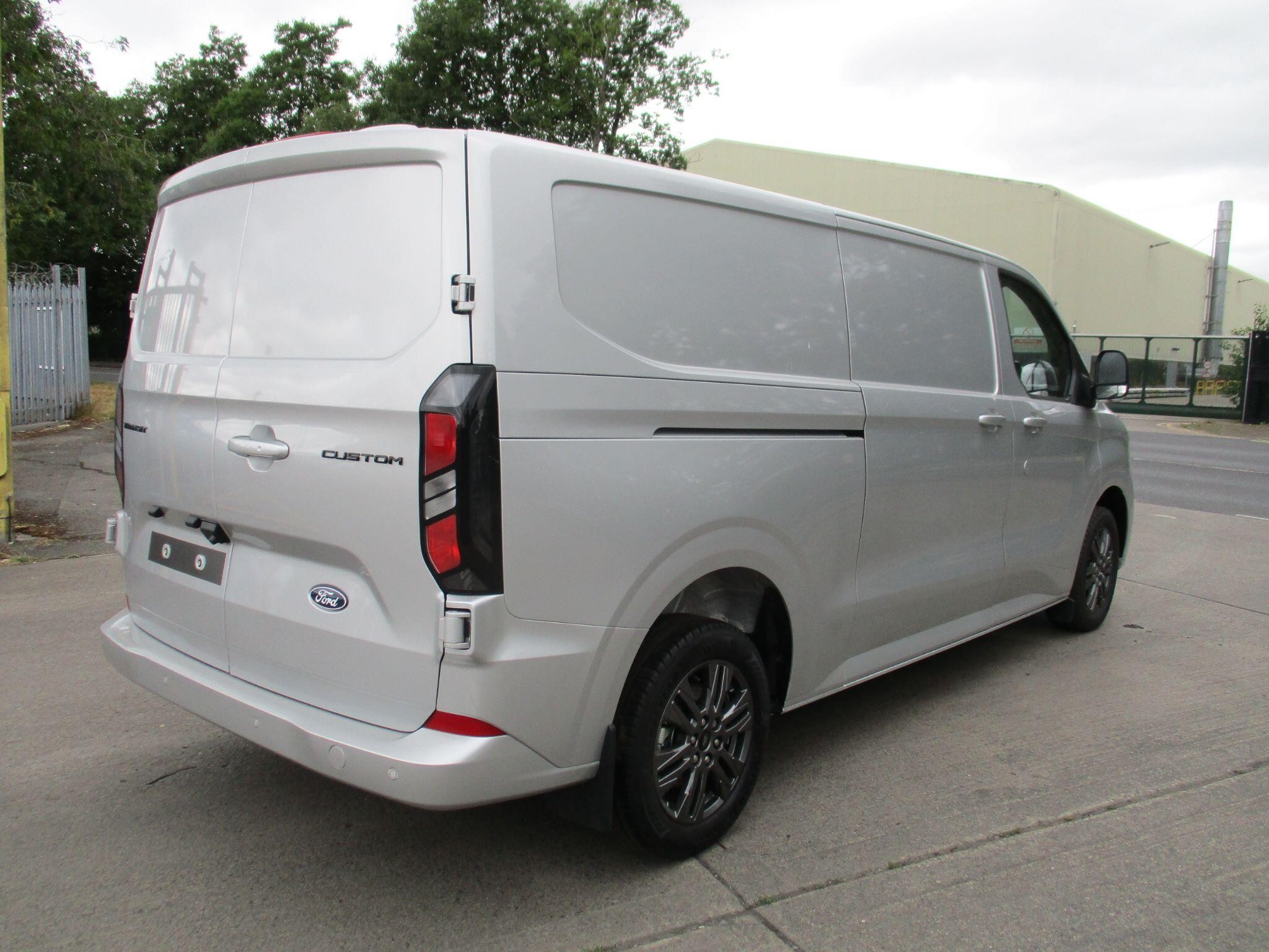 Ford Transit Custom Image 3