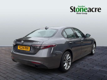 Alfa Romeo Giulia 2.0T Sprint Auto Euro 6 (s/s) 4dr YG24RXK Image 3