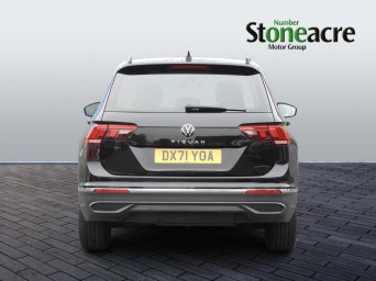 Volkswagen Tiguan 1.5 TSI 150 Life 5dr DX71YOA Image 3