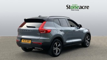 Volvo XC40 R-Design T3 (163 hp) Manual NC19OBO Image 2