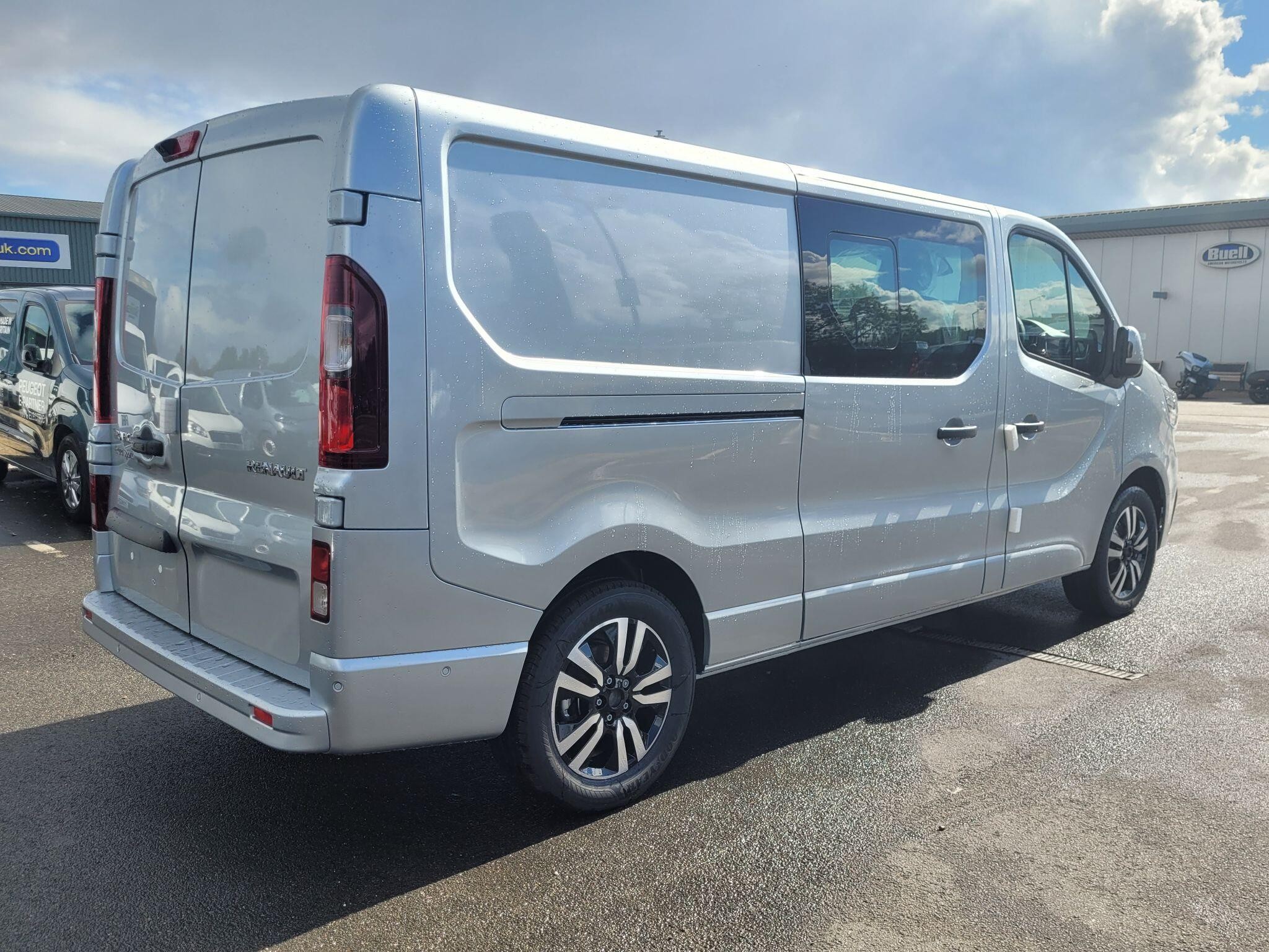 Renault Trafic Image 2