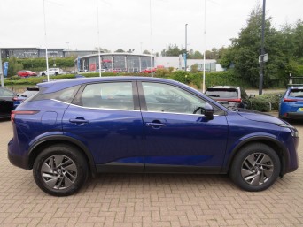 Nissan Qashqai 1.3 DIG-T MHEV Acenta Premium SUV 5dr Petrol XTRON Euro 6 (s/s) (158 ps) DP73AKN Image 2