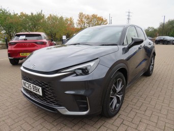 Lexus LBX 1.5 VVT-iE Premium Plus E-CVT Euro 6 (s/s) 5dr NC25BBK Image 3