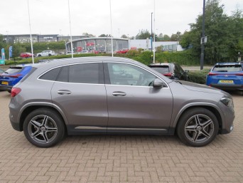 Mercedes-Benz GLA 2.0 GLA220d AMG Line (Premium) 8G-DCT 4MATIC Euro 6 (s/s) 5dr KN24OCZ Image 2