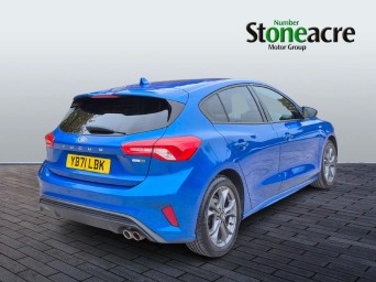 Ford Focus 1.0T EcoBoost ST-Line Edition Euro 6 (s/s) 5dr YB71LBK Image 3