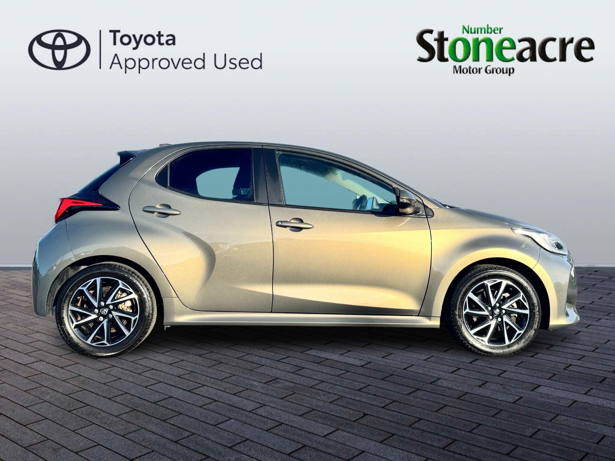 Toyota Yaris Image 2