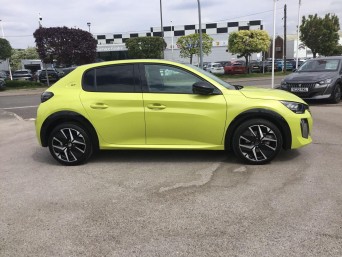 Peugeot 208 1.2 PureTech GT Euro 6 (s/s) 5dr null Image 2