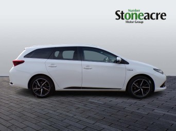 Toyota Auris 1.8 VVT-h Design Touring Sports 5dr Petrol Hybrid CVT Euro 6 (s/s) (136 ps) HV08ZOE Image 2