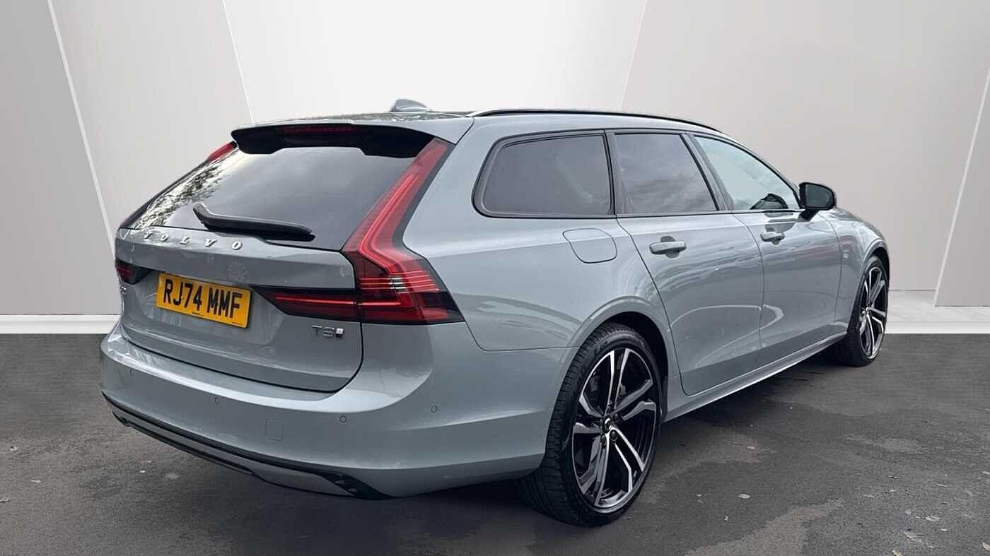 Volvo V90 Plug-In Hybrid Image 2