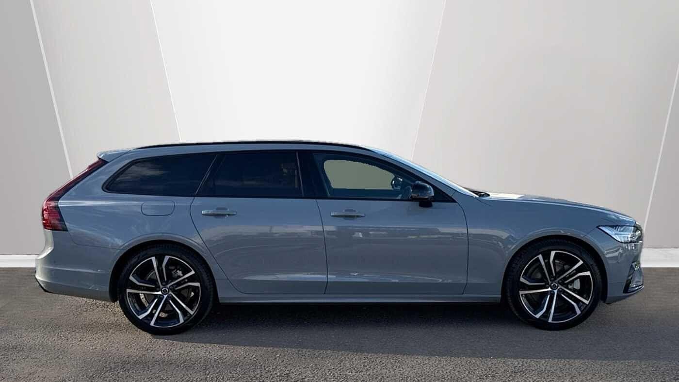 Volvo V90 Plug-In Hybrid Image 3