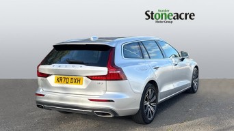 Volvo V60 2.0 B5 MHEV Inscription Auto Euro 6 (s/s) 5dr KR70DXH Image 2
