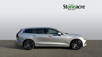 Volvo V60 2.0 B5 MHEV Inscription Auto Euro 6 (s/s) 5dr KR70DXH Image 3