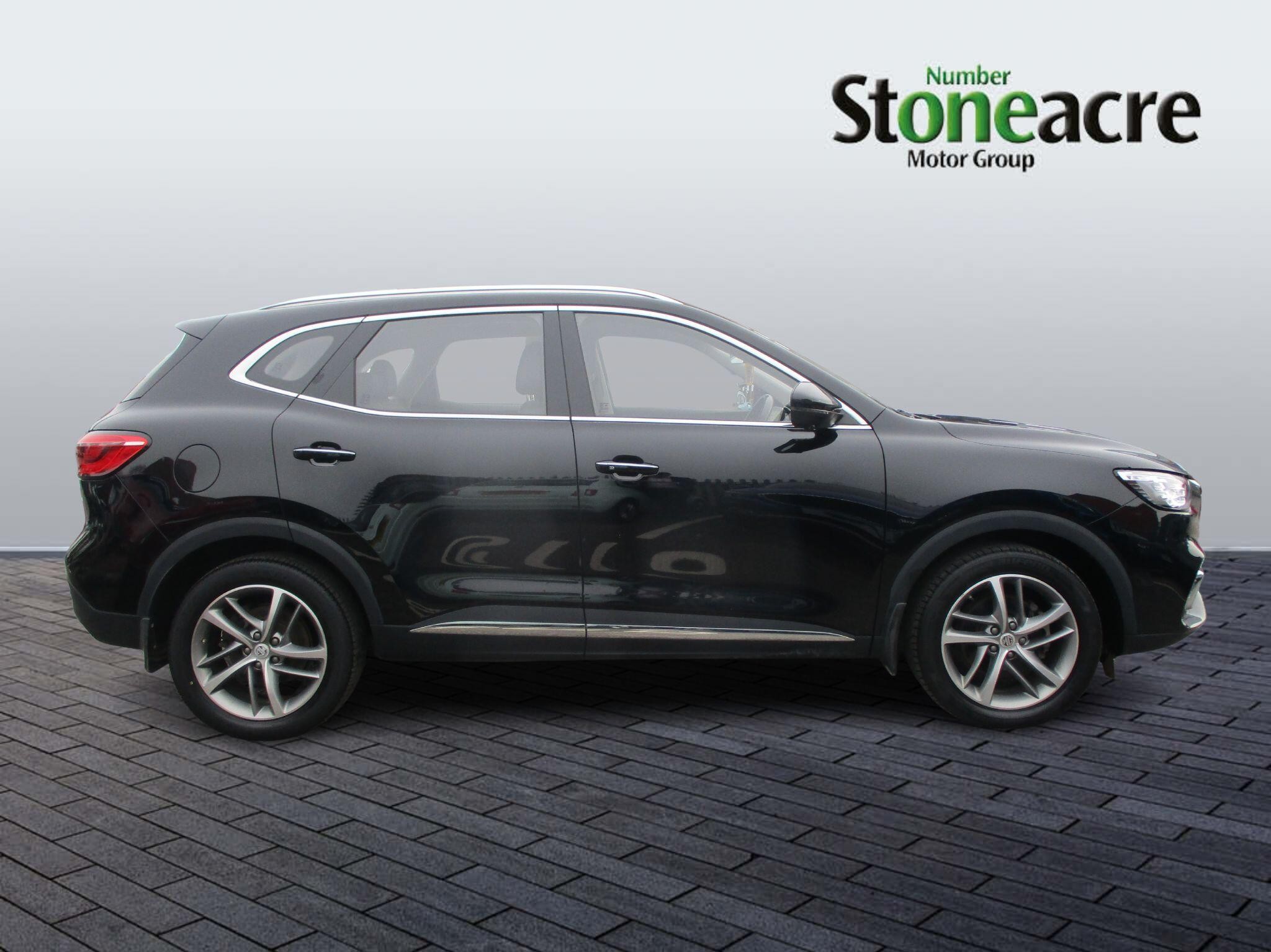 MG HS Plug-In Hybrid Image 2