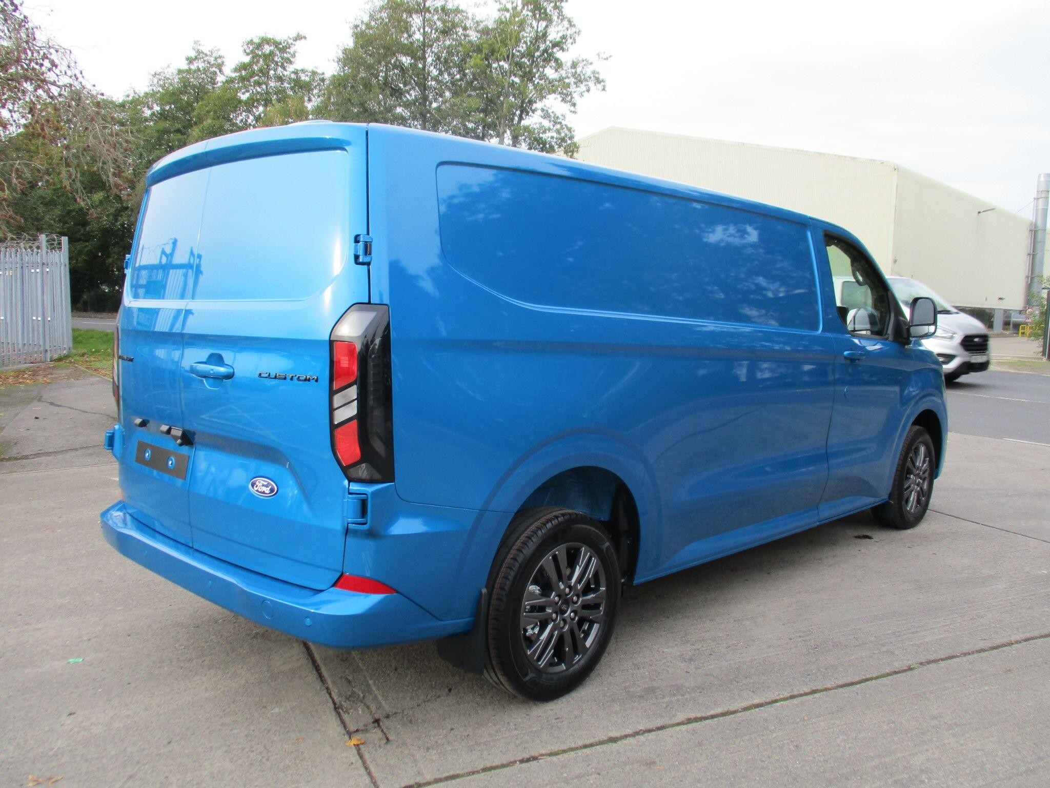 Ford Transit Custom Image 3
