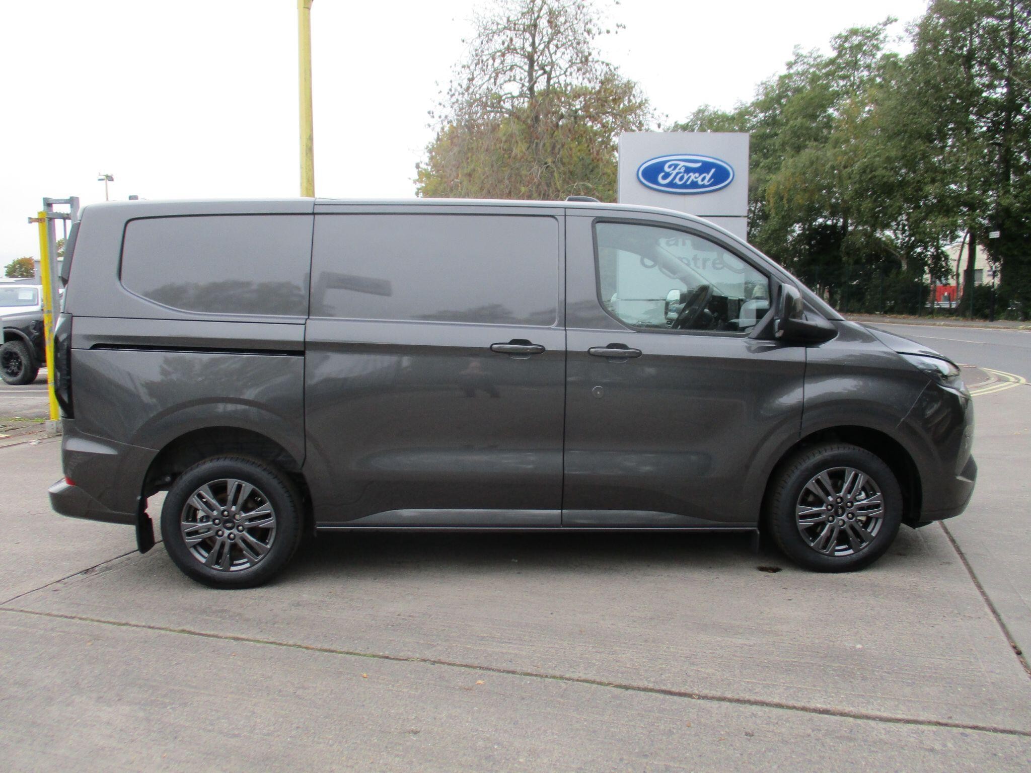 Ford Transit Custom Image 2