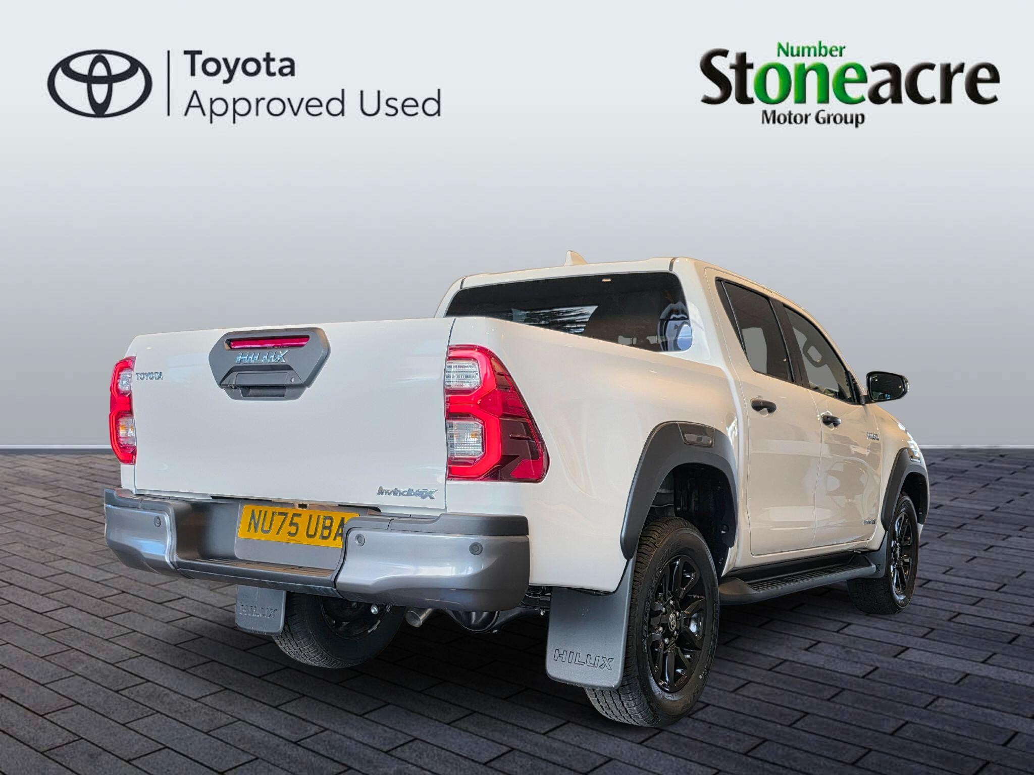 Toyota Hilux Image 2