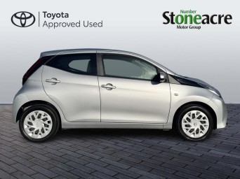 Toyota Aygo 1.0 VVT-i X-Play 5dr NX69ZPV Image 2