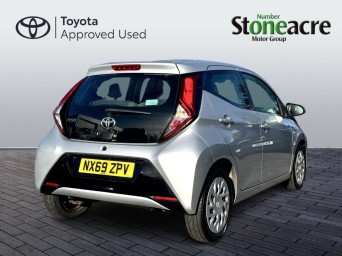 Toyota Aygo 1.0 VVT-i X-Play 5dr NX69ZPV Image 3