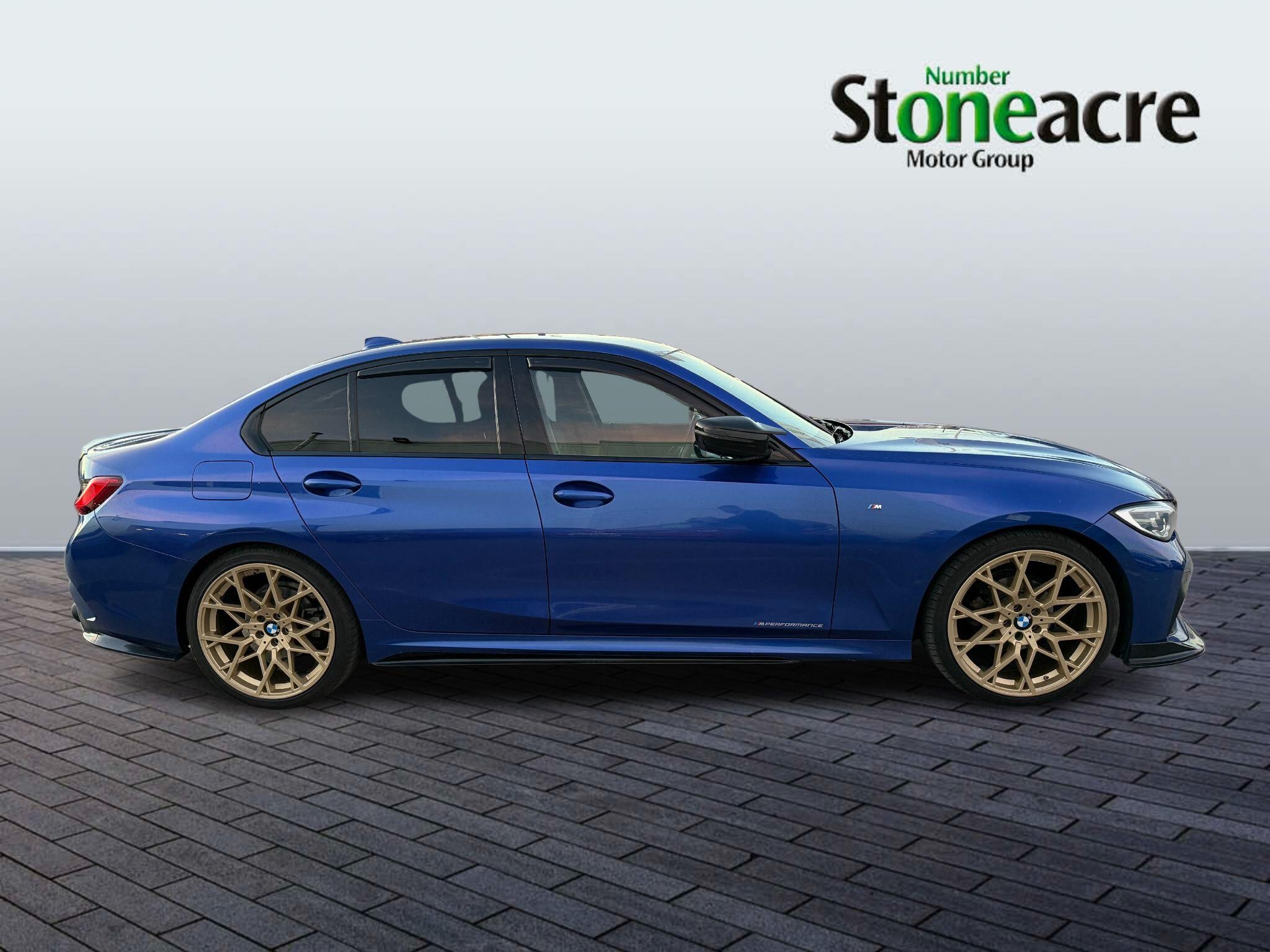 BMW 3 Series Image 2