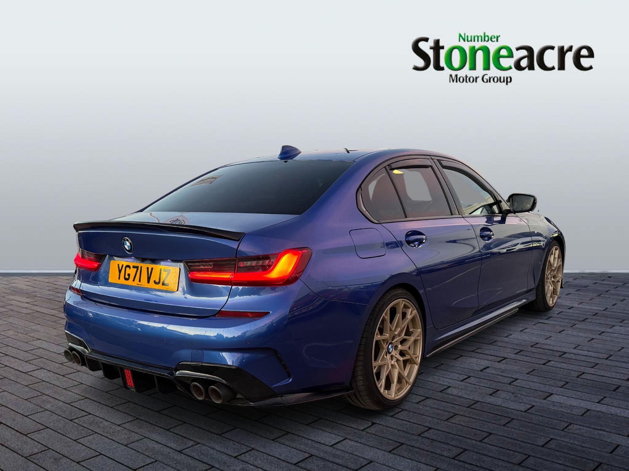 BMW 3 Series Image 3