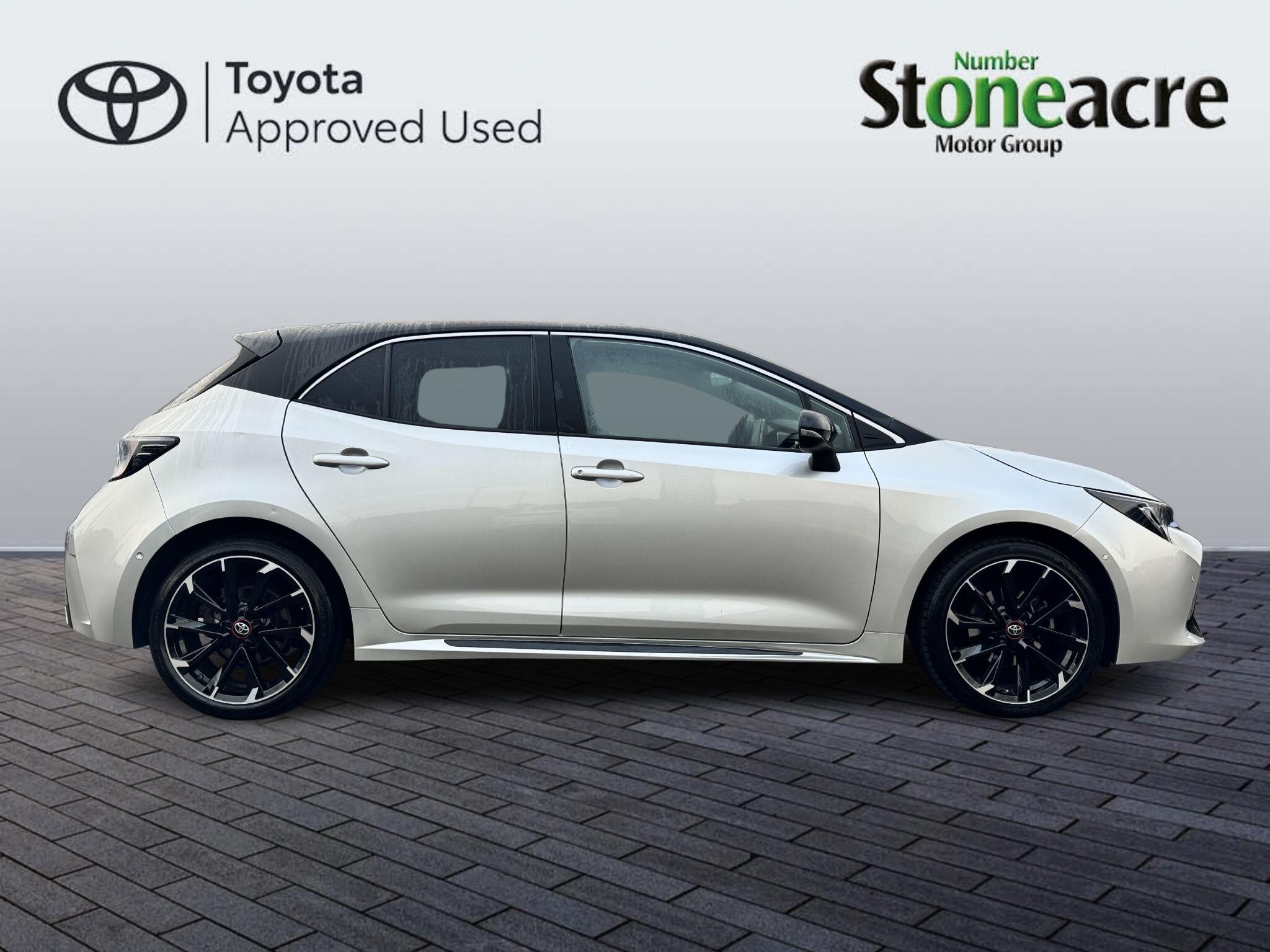 Toyota Corolla Hatchback Image 2