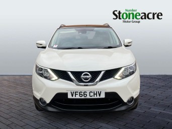 Nissan Qashqai 1.5 dCi Tekna 5dr VF66CHV Image 2