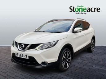Nissan Qashqai 1.5 dCi Tekna 5dr VF66CHV Image 3