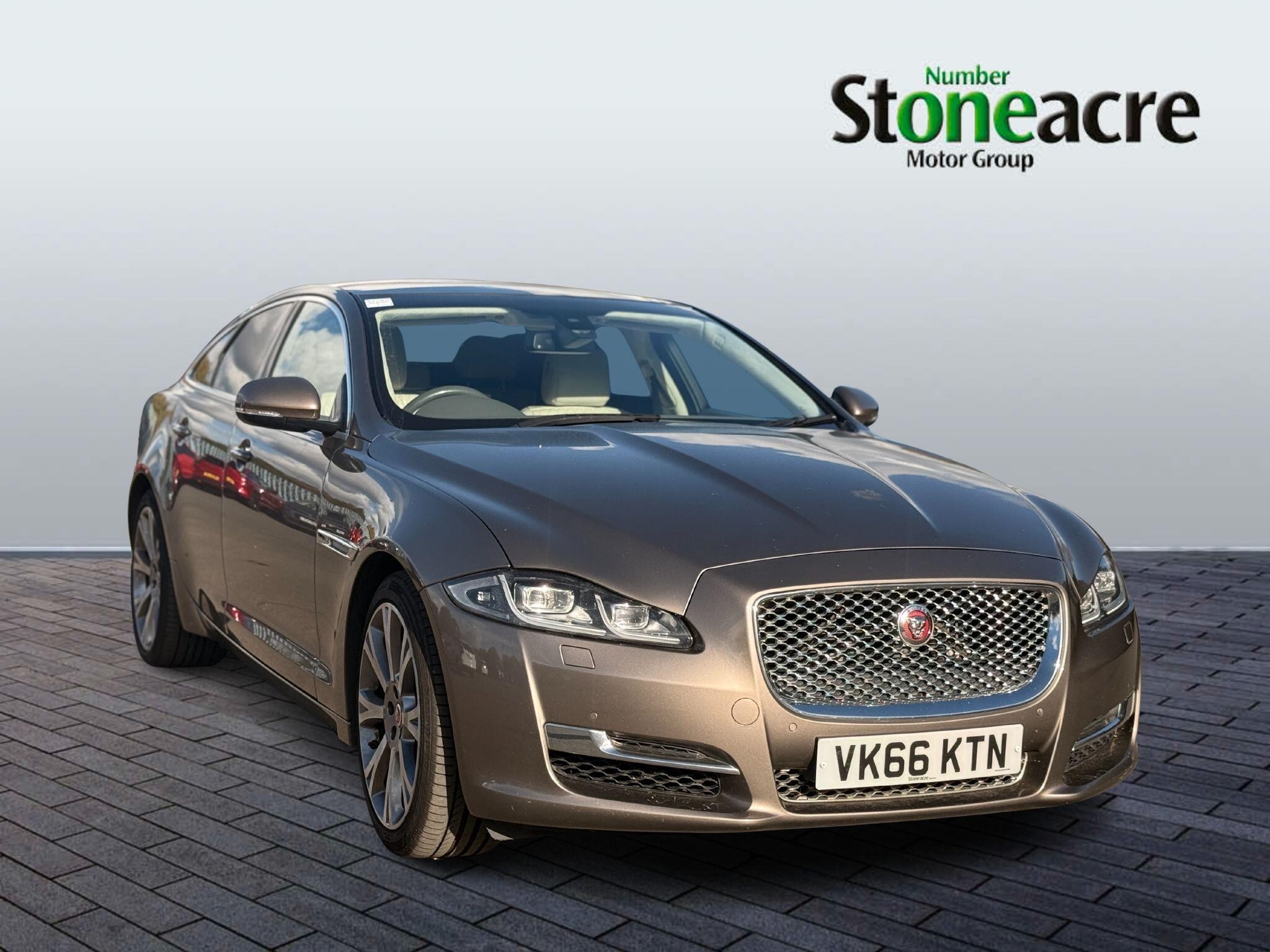 2016 JAGUAR XJ