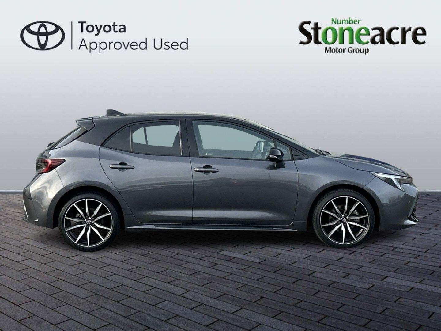 Toyota Corolla Hatchback Image 2