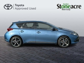 Toyota Auris 1.8 VVT-h Design CVT Euro 6 (s/s) 5dr (Safety Sense) NG67DLZ Image 3