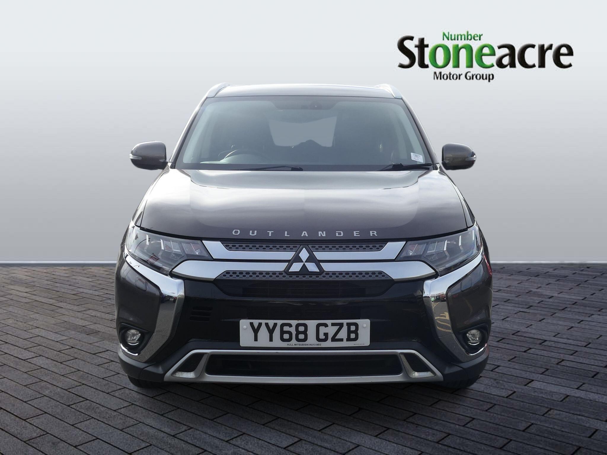 Mitsubishi Outlander Image 2