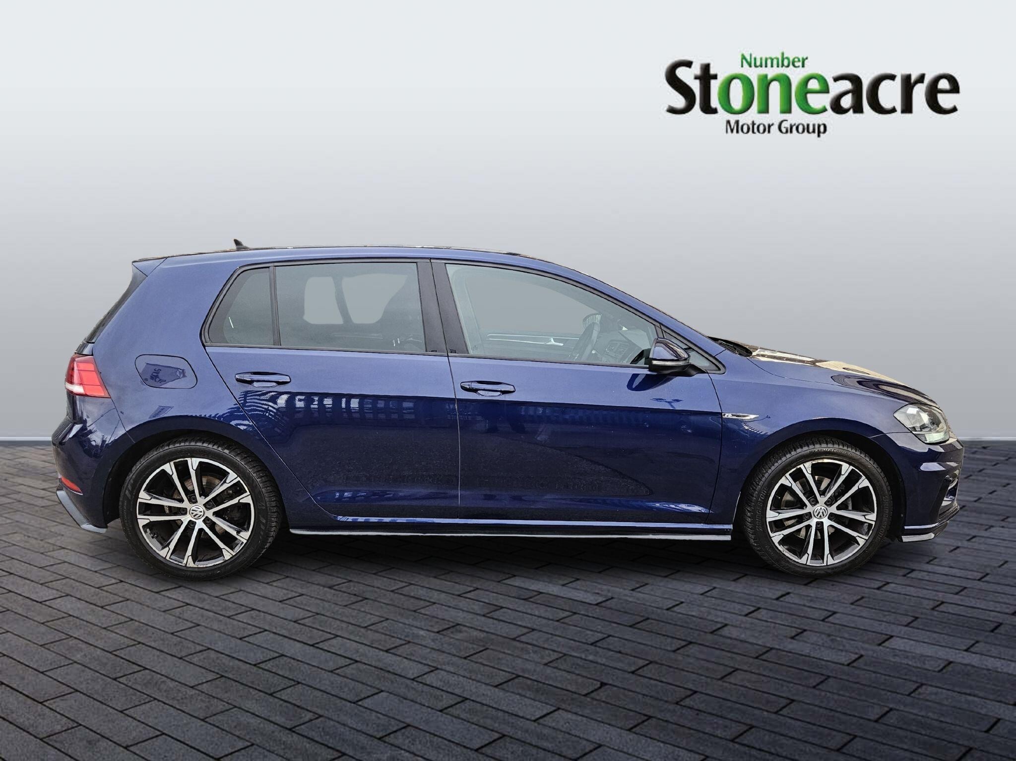 Volkswagen Golf Image 2