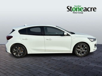 Ford Focus 1.0 EcoBoost ST-Line Style 5dr YP23FTE Image 2