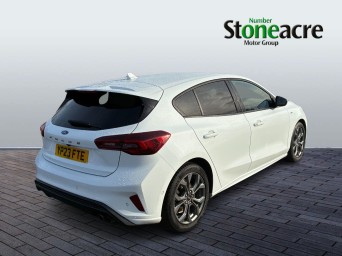 Ford Focus 1.0 EcoBoost ST-Line Style 5dr YP23FTE Image 3