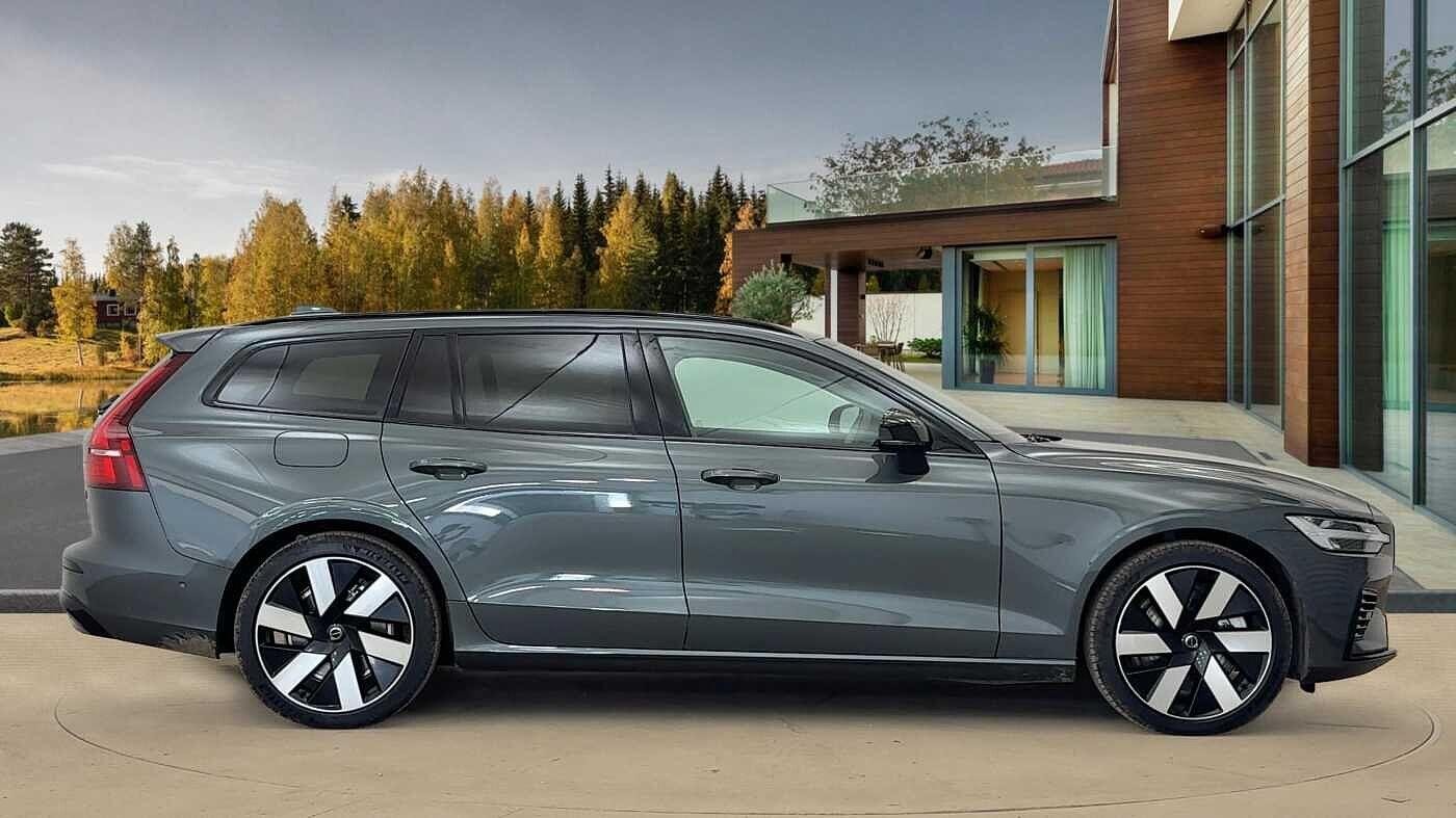 Volvo V60 Plug-In Hybrid Image 2