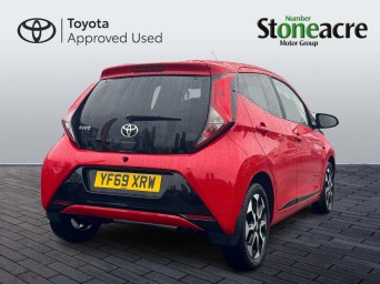 Toyota Aygo 1.0 VVT-i X-Trend 5dr YF69XRW Image 3