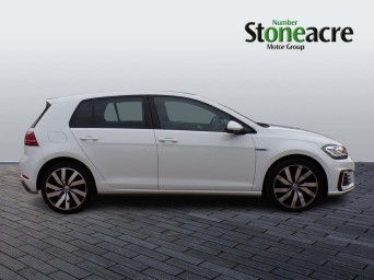 Volkswagen Golf 1.4 TSI 8.7kWh GTE Advance DSG Euro 6 (s/s) 5dr FP67NYX Image 2