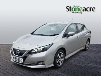 Nissan LEAF 40kWh Acenta Auto 5dr YP69ECC Image 3