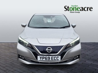 Nissan LEAF 40kWh Acenta Auto 5dr YP69ECC Image 2