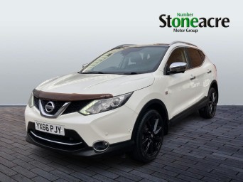 Nissan Qashqai 1.6 dCi Tekna SUV 5dr Diesel Manual 4WD Euro 6 (s/s) (130 ps) YX66PJY Image 3