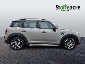 MINI Countryman 2.0 Cooper S Exclusive Steptronic Euro 6 (s/s) 5dr NC23FFG Image 2