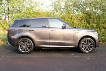 Land Rover Range Rover Sport 3.0 P460e 38.2kWh Dynamic SE Auto 4WD Euro 6 (s/s) 5dr MT24ZZU Image 2