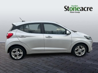 Hyundai i10 1.0 SE Connect Hatchback 5dr Petrol Manual Euro 6 (s/s) (67 ps) YP22VGM Image 2