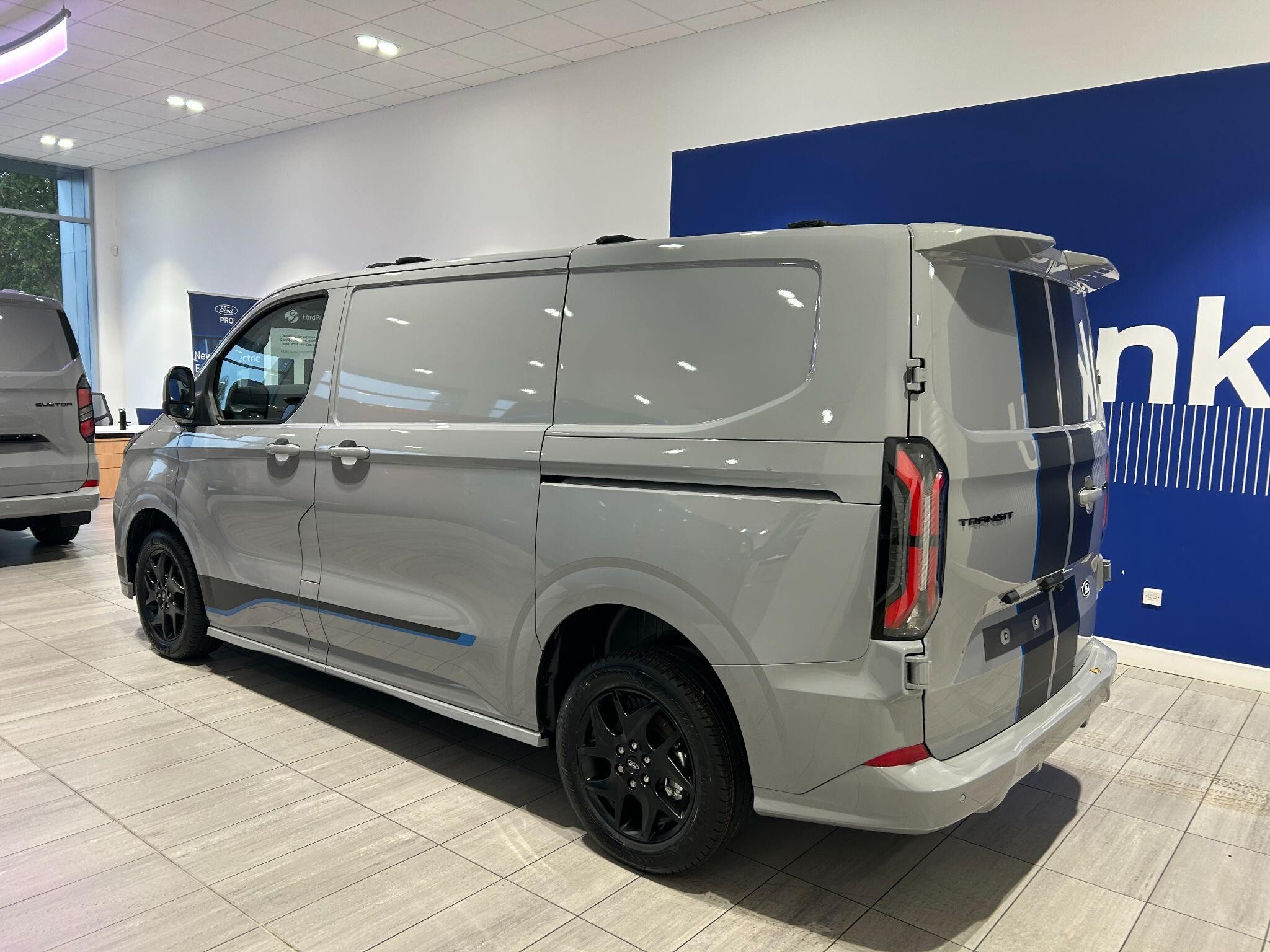 Ford Transit Custom Image 3