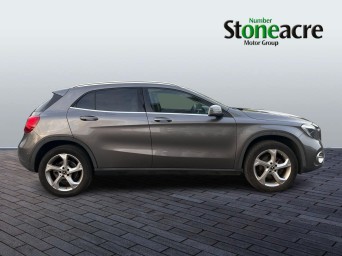 Mercedes-Benz GLA 2.1 GLA220d Sport (Executive) 7G-DCT 4MATIC Euro 6 (s/s) 5dr NX68OSW Image 2