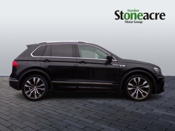 Volkswagen Tiguan 2.0 TDI R-Line DSG 4Motion Euro 6 (s/s) 5dr YD68KGR Image 2