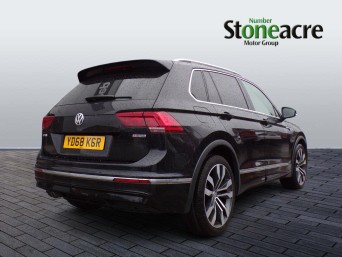 Volkswagen Tiguan 2.0 TDI R-Line DSG 4Motion Euro 6 (s/s) 5dr YD68KGR Image 3