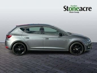 SEAT Leon 1.4 TSI FR Black Technology Euro 6 (s/s) 5dr NJ65JYU Image 2