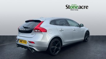 Volvo V40 R-Design D2 KM67VVA Image 2